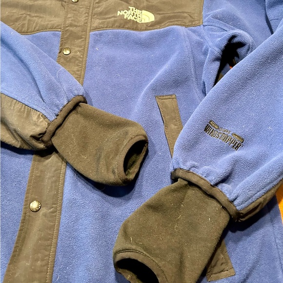 North Face men’s softshell, winstopper, water repellant jacket. - Picture 3 of 6